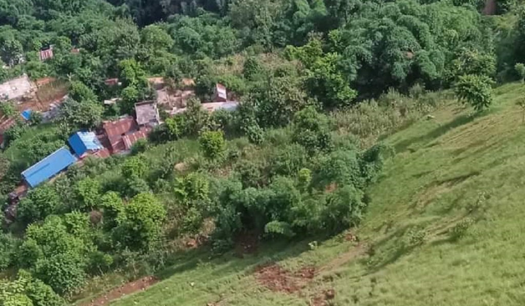 गाउँमाथि राते पहरो, त्रासमा छाप्राकवासी