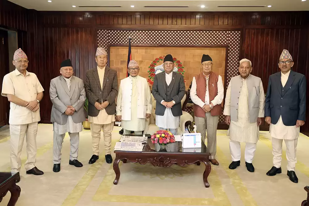 प्रधानमन्त्री प्रचण्डसँग सात प्रदेशका प्रमुखहरुसँग भेटवार्ता