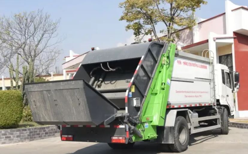 लहान नगरपालिकाले फोहोर सङ्कलन गर्न भित्रयायो ‘गारवेज ट्रक’