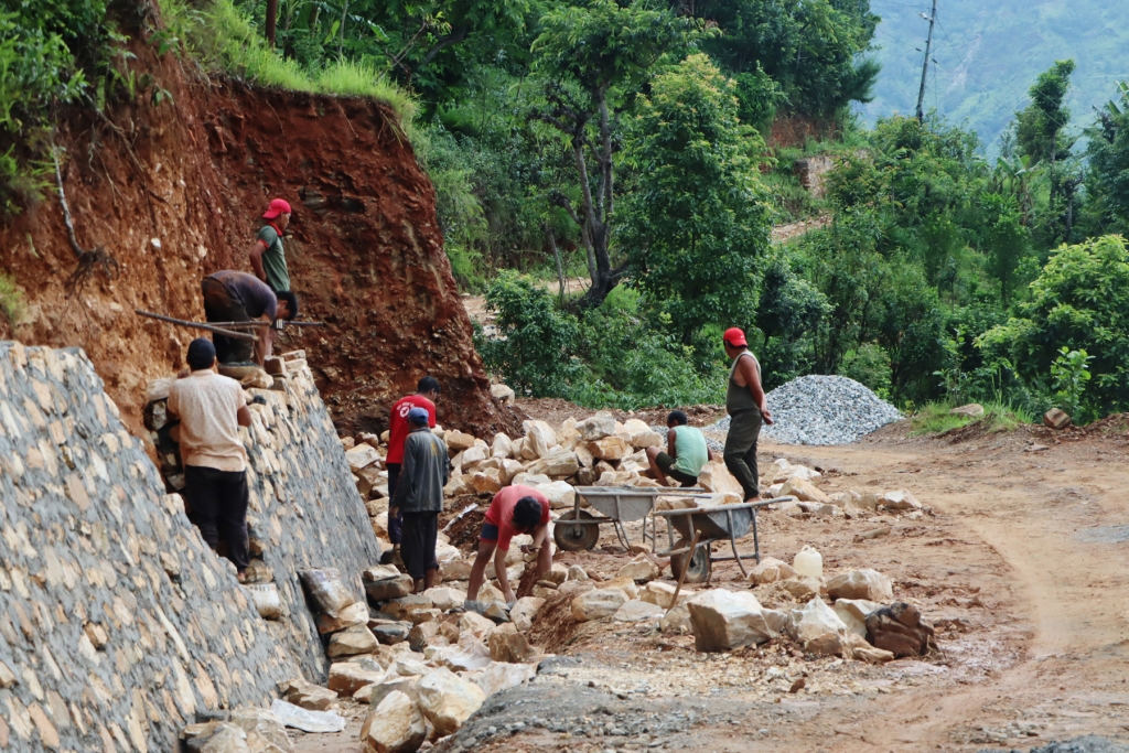 न्यूनतम पारिश्रमिक कार्यान्वयन गर्न माग