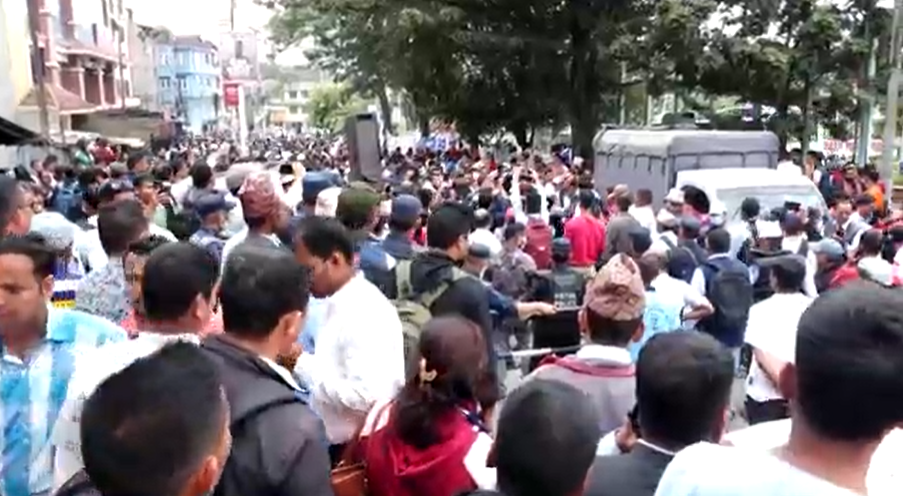 सरकारसँग भएको सहमतिप्रति असन्तुष्ट राहत शिक्षकद्वारा काठमाडौंमा प्रदर्शन