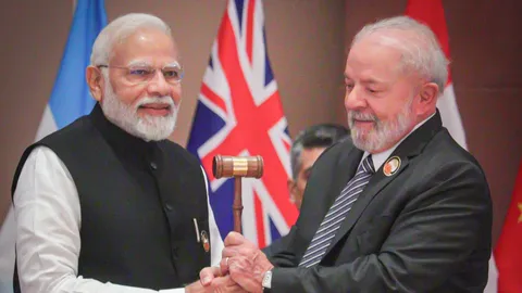 प्रधानमन्त्री मोदीद्वारा ब्राजिलका राष्ट्रपति लुला डा सिल्भालाई जी–२० अध्यक्षको पद हस्तान्तरण