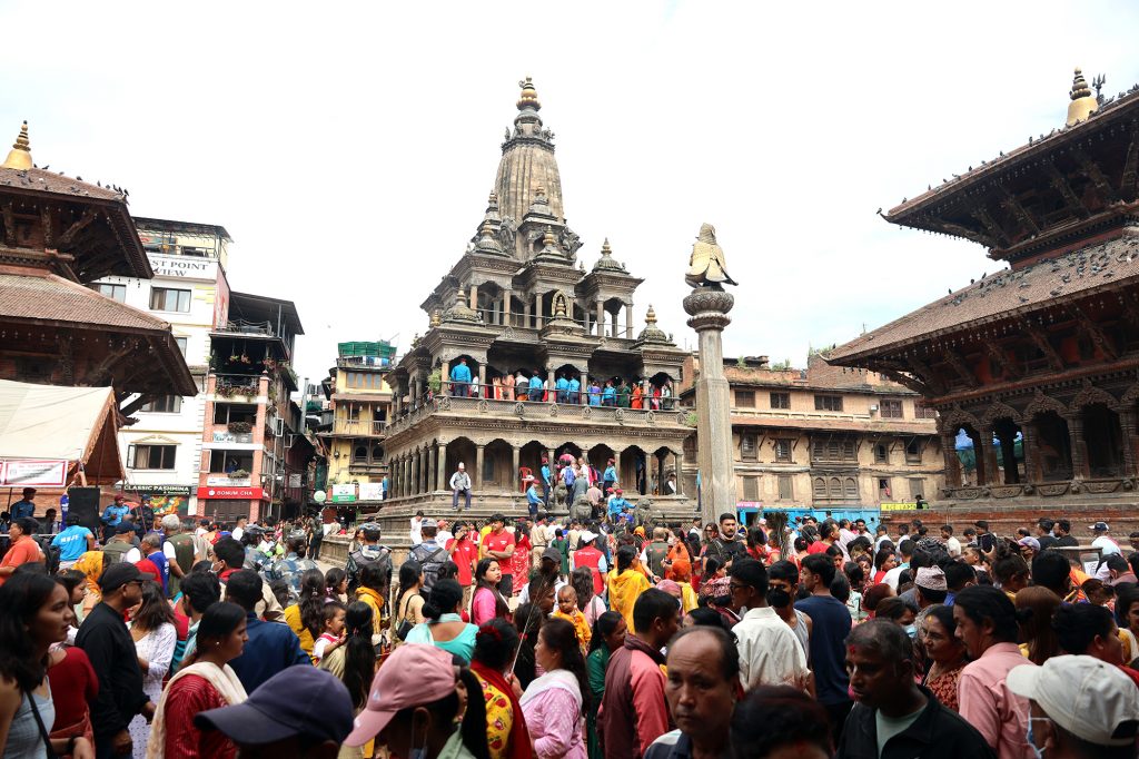 श्रीकृष्ण जन्माष्टमी पर्वः देशभरका श्रीकृष्णमन्दिरमा भक्तजनको घुइँचो