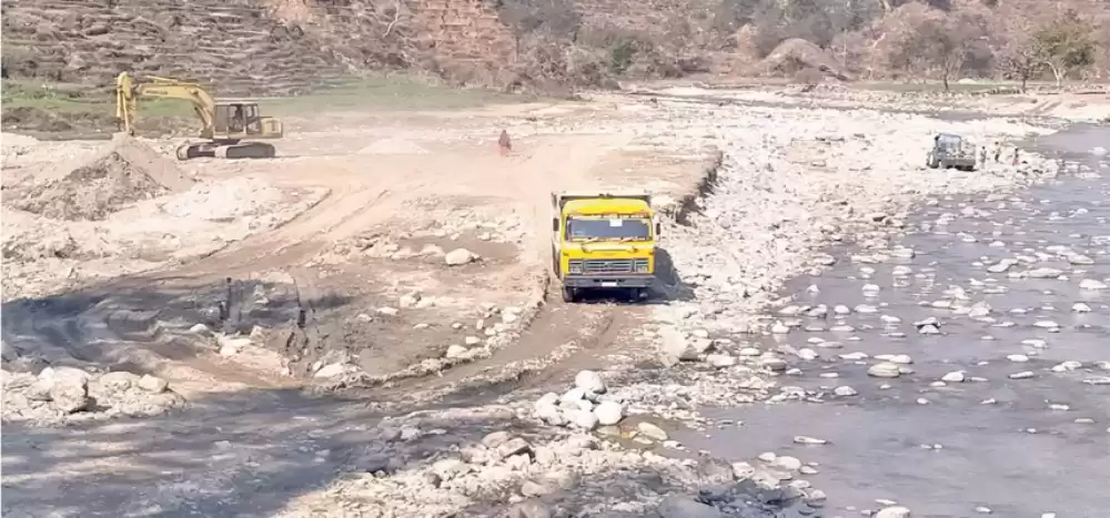 कञ्चनपुरमा नदीजन्य पदार्थको दोहन रोक्न गस्ती