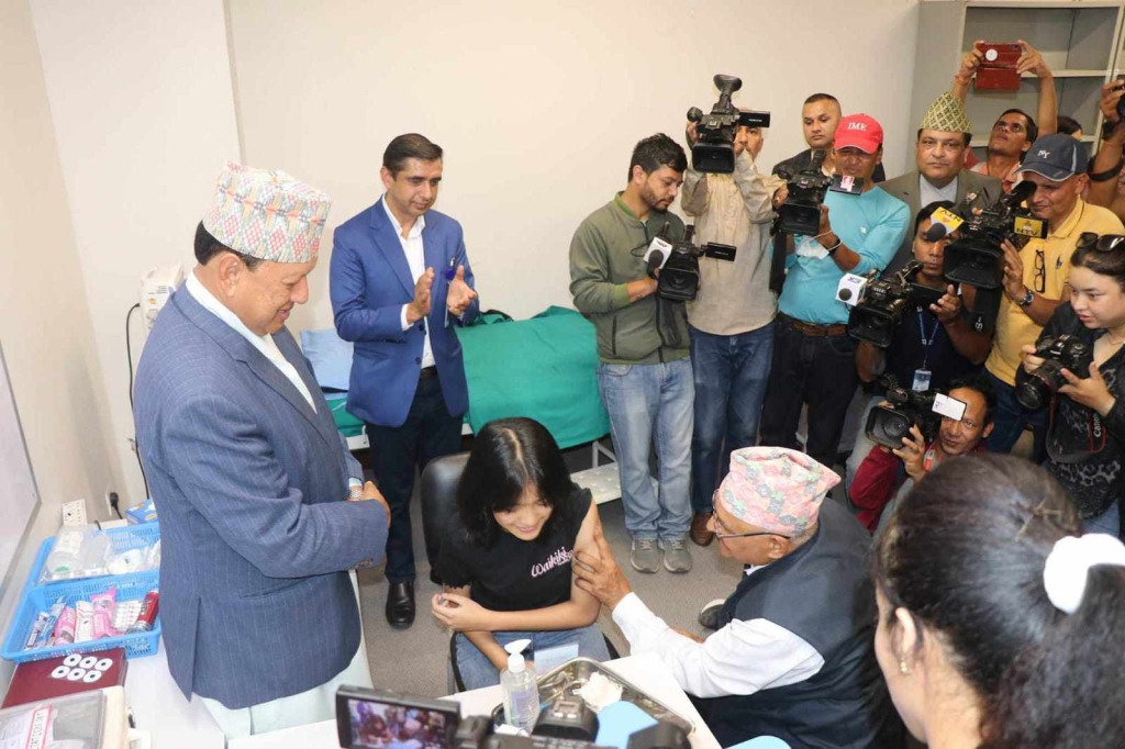 स्वास्थ्य मन्त्री बस्नेतद्वारा पाठेघरको मुखको क्यान्सर विरुद्धको एच.पी.भी. खोपको डेमोस्ट्रेसन शुभारम्भ