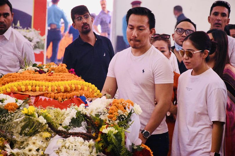 श्रध्दाञ्जलि अर्पण गर्दै नेम्वाङका जेठो छोरा