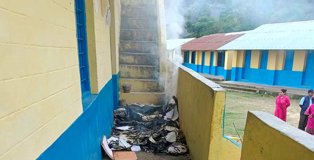 अज्ञात समूहद्वारा विद्यालयमा आगजनी