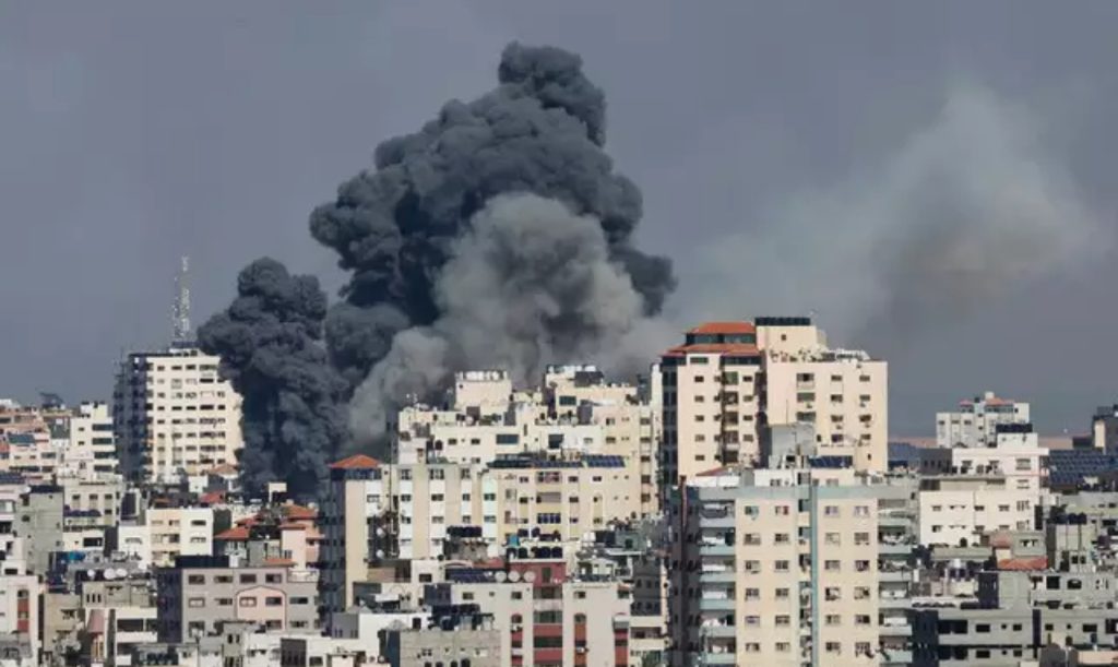 गाजा चर्चमा भएको इजराइली आक्रमणमा थुप्रैको मृत्यु भएको छः हमास