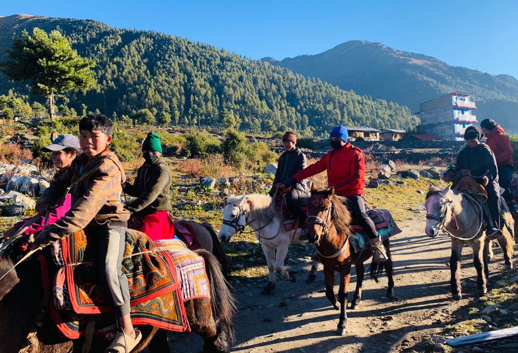 चर्चामा आउन थाले ओझेलका पर्यटकीय गन्तव्य, दोब्बरले बढे पर्यटक