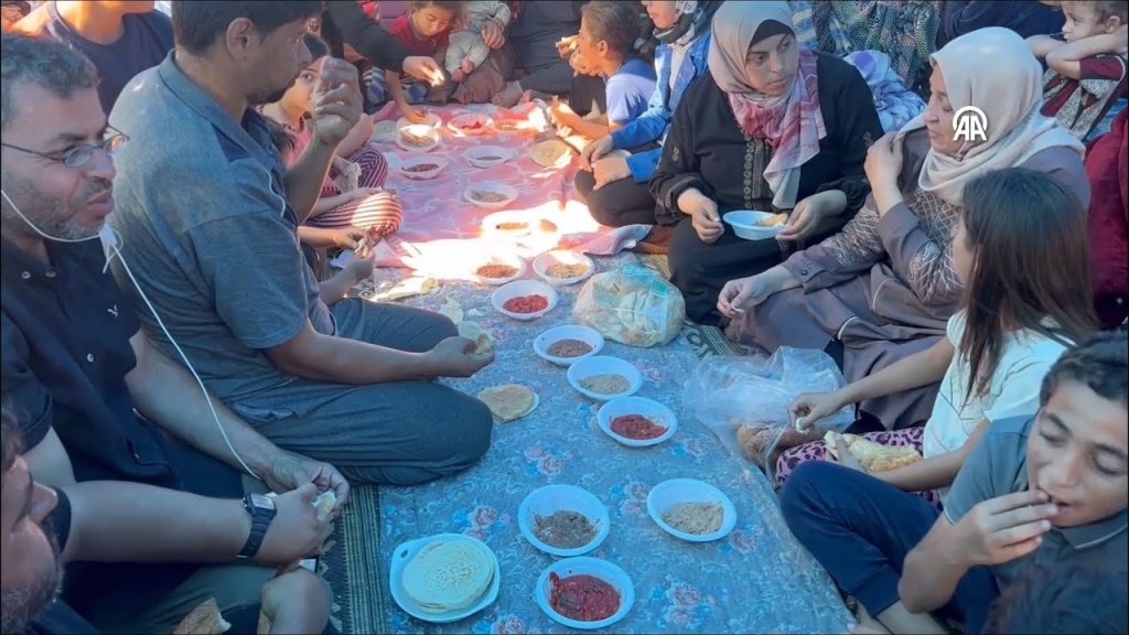 गाजाको व्यथाः एउटा रोटी बाँडेर खान्छन्, भोक मेटाउनु दूषित पानी पिउँछन्