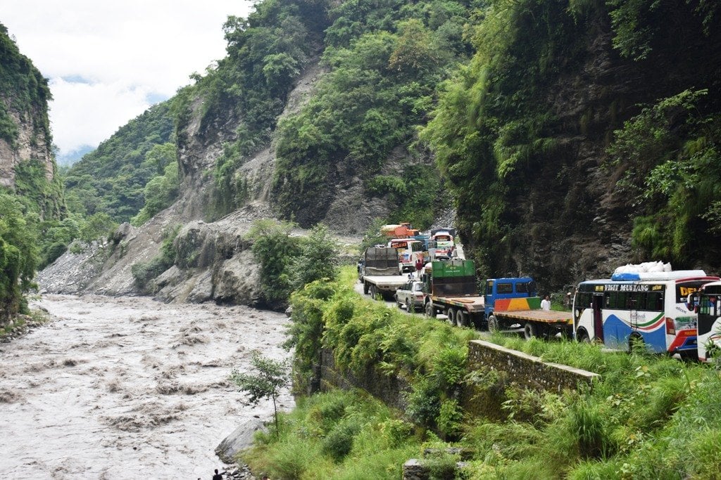 मुस्ताङ जाने पर्यटकलाई सधैँ बैसरी पहिरोको चुनौती