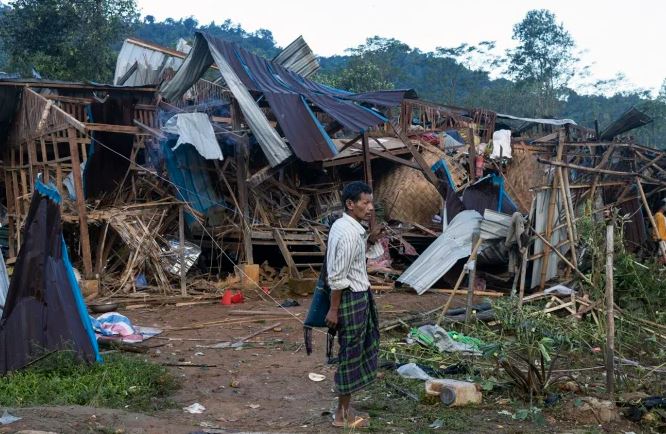 चीनको सीमामा रहेको शरणार्थी शिविरमा भएको आक्रमणमा महिला र बालबालिकासहित दर्जनौंको मृत्यु