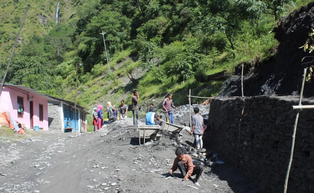 ढिलासुस्तीले थलिए सडक योजना, नागरिक सास्तीमा