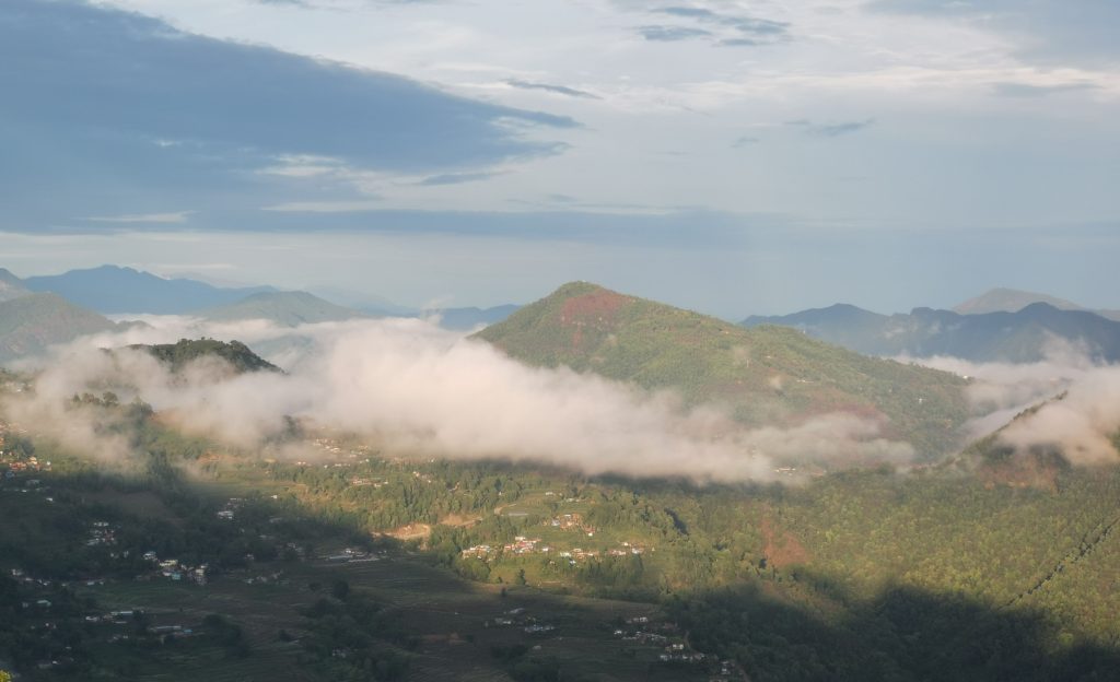 आजको मौसम पश्चिमबाट बाहिरियो मनसुन, पूर्वमा न्यून चापीय क्षेत्रको प्रभाव