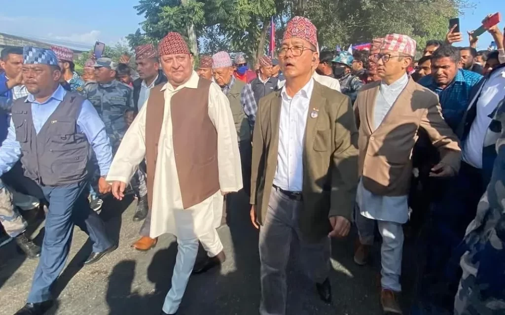 पृथ्वीनारायण शाहको शालिक अनावरण गर्न पूर्वराजाको पैदल यात्रा तस्बिरहरु