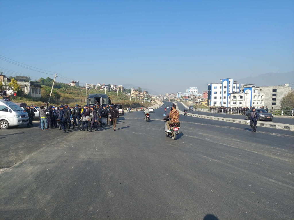 दुर्गा प्रसाई र युवा संघको प्रदर्शनका कारण काठमाडौंका सडक सुनसान