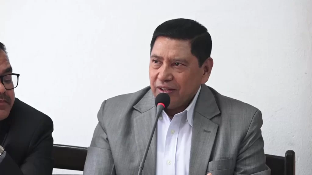 भूकम्पपीडितका लागि अस्थायी आवासको काममा सरकार गम्भीर छः गृहमन्त्री श्रेष्ठ