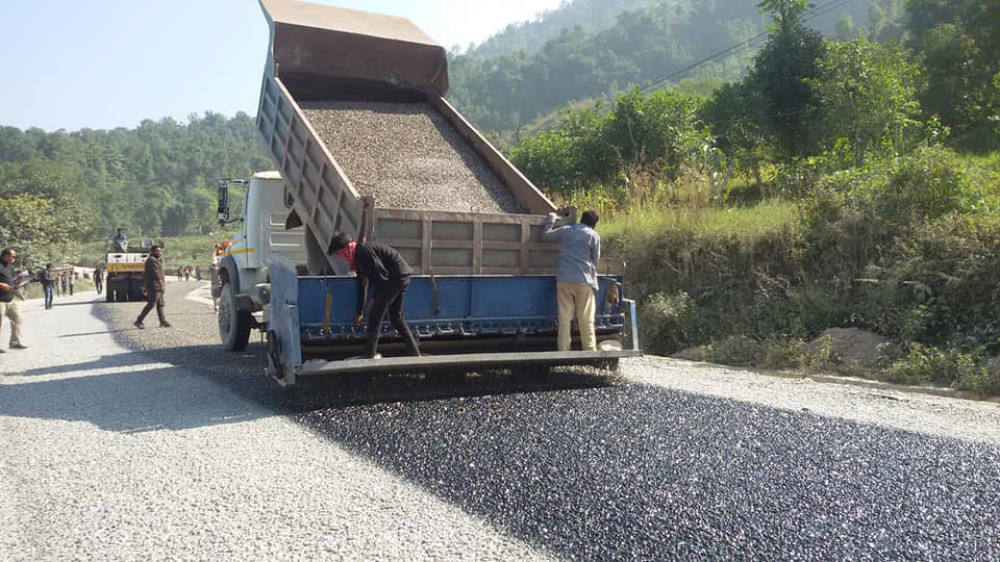 कालीगण्डकी करिडोरः बेनी–गलेश्वर खण्डमा कालोपत्र गर्न शुरु