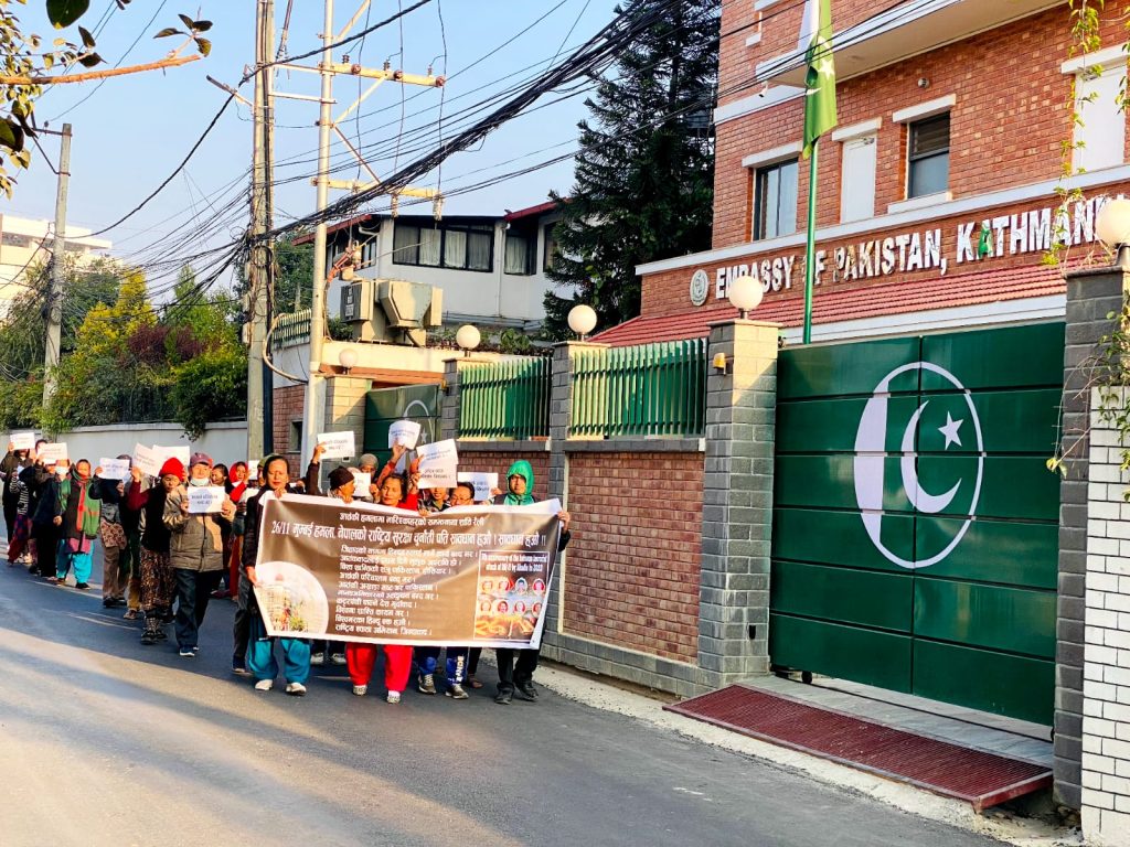 मुम्बई हमलाको १५ वर्षः पाकिस्तानी दूतावास अघि प्रदर्शन