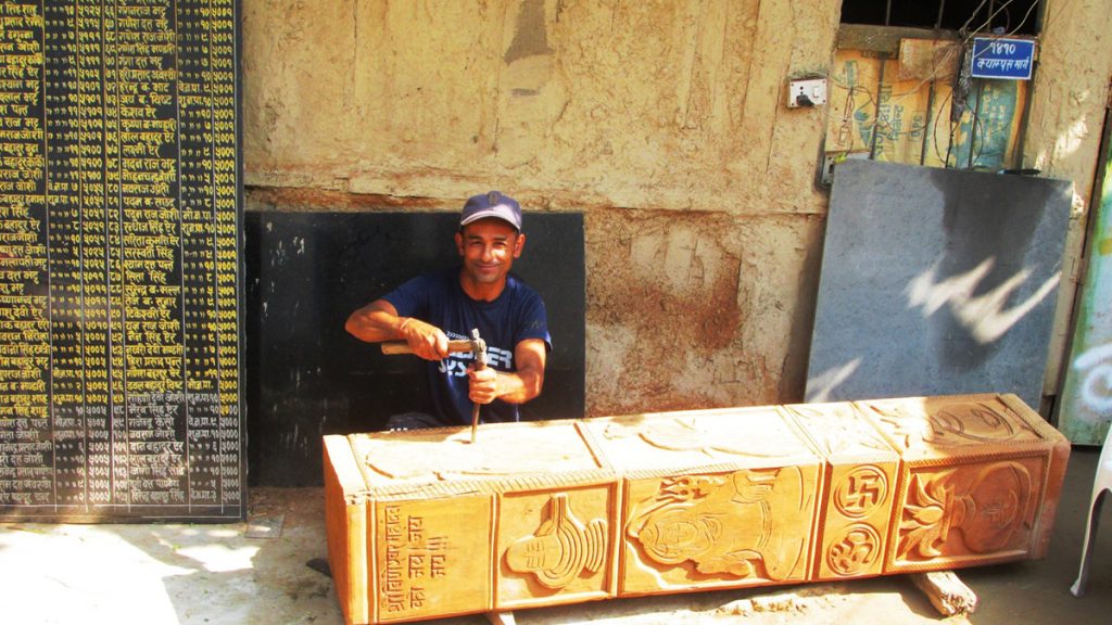 मूर्ति बनाएरै घर–घडेरी जोडेका रामबहादुर