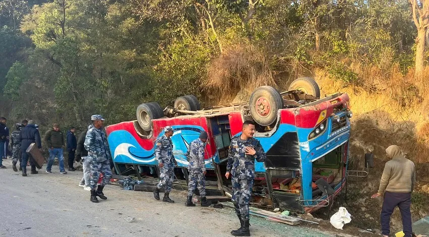 दाङमा बस दुर्घटना हुँदा २० जना घाइते