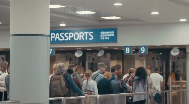 बेलायतमा अध्यामगनमा कडाइ, विदेशी विद्यार्थीलाई परिवार ल्याउन सकस