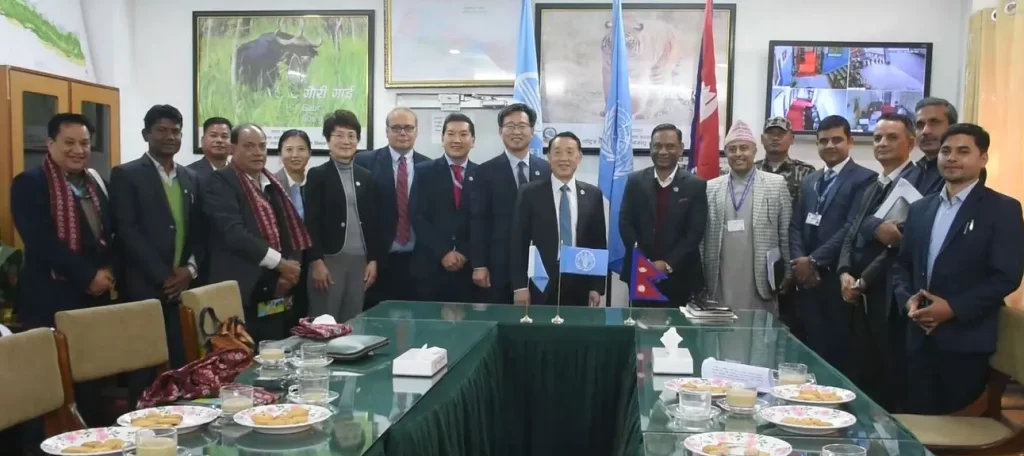 वनमन्त्री महतो र महानिर्देशक क्यू डोङग्यूबीच भेटवार्ता