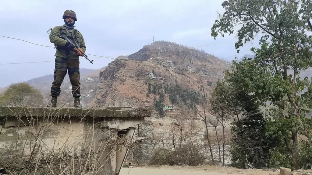 पाकिस्तानमा आतंकवादी हमलामा तीन प्रहरीको मृत्यु