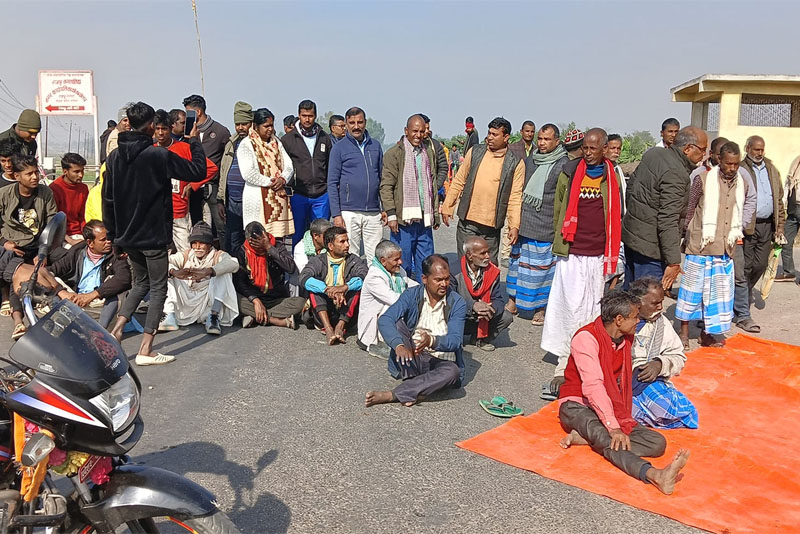 पुल नबनाएको भन्दै चन्द्रनिगाहपुरका स्थानीय आन्दोलित