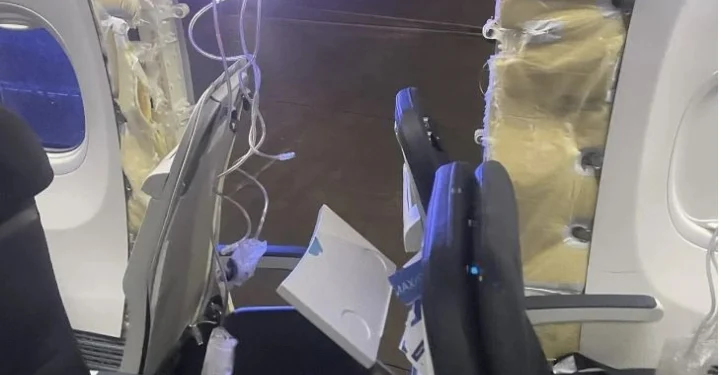 १७७ जना बोकेर उडिरहेको विमानको एक भाग गायव