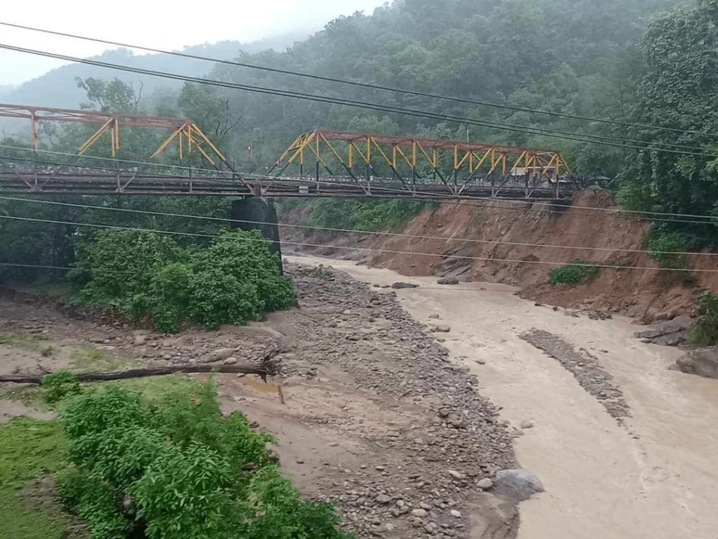 कर्णालीको कटानले बस्तीमा उच्च जोखिम