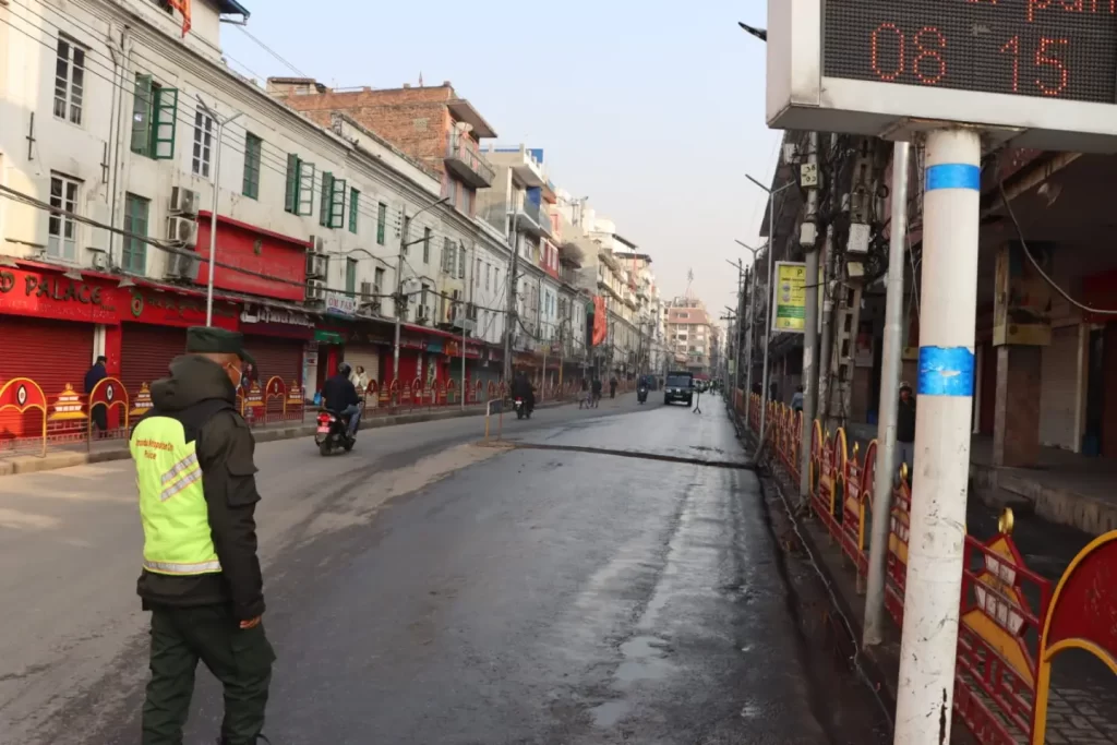 न्युरोडका व्यवसायी सटर बन्द गरेर बिरोधमा उत्रिए