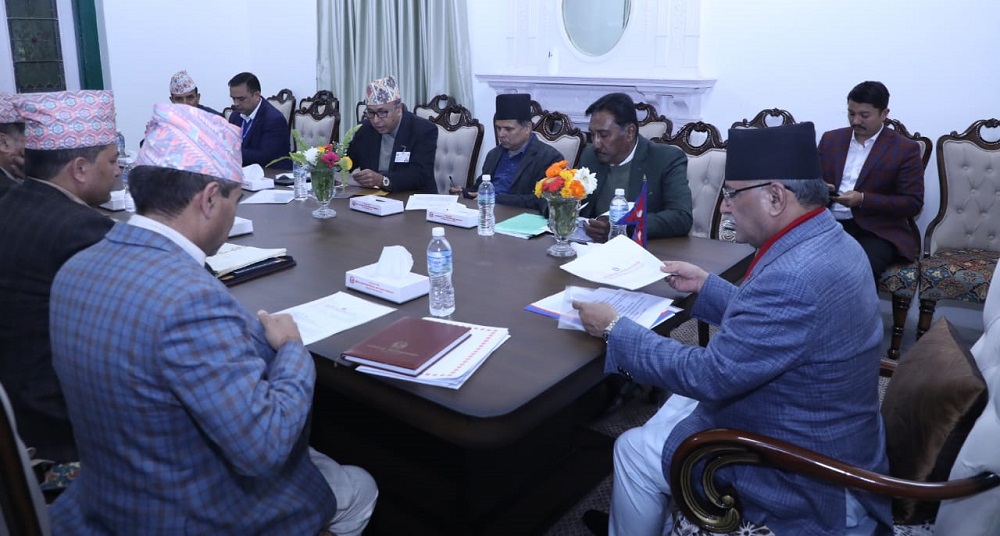 श्रमिकलाई आर्थिक बोझ थपिने निर्णय कार्यान्वयन नगर्न प्रधानमन्त्रीको निर्देशन