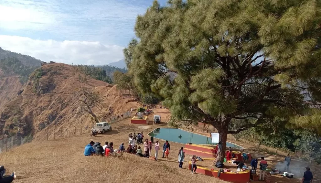 पर्यटकीय रिठेडाँडा बन्दैछ वनभोजस्थल