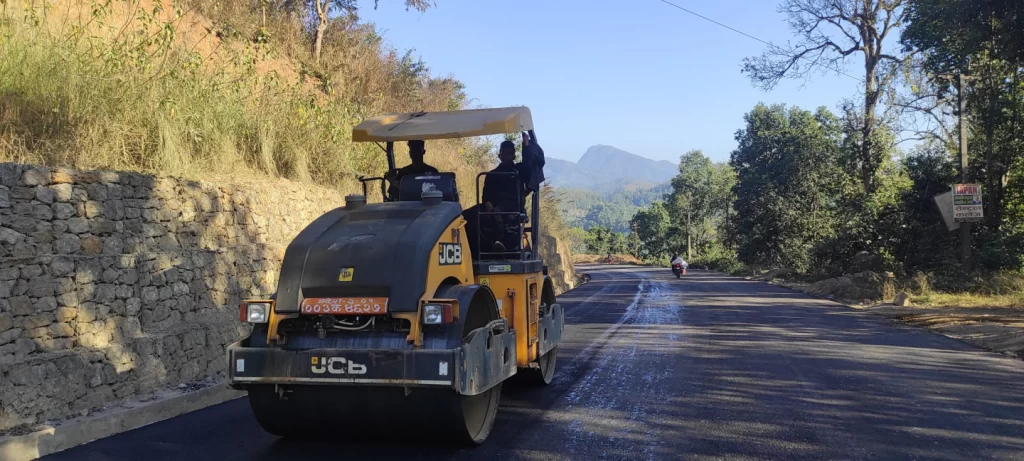 पन्ध्र वर्षपछि ढोरपाटनको जैमिनी–बरेङ–शान्तिपुर सडक कालोपत्र हुँदै