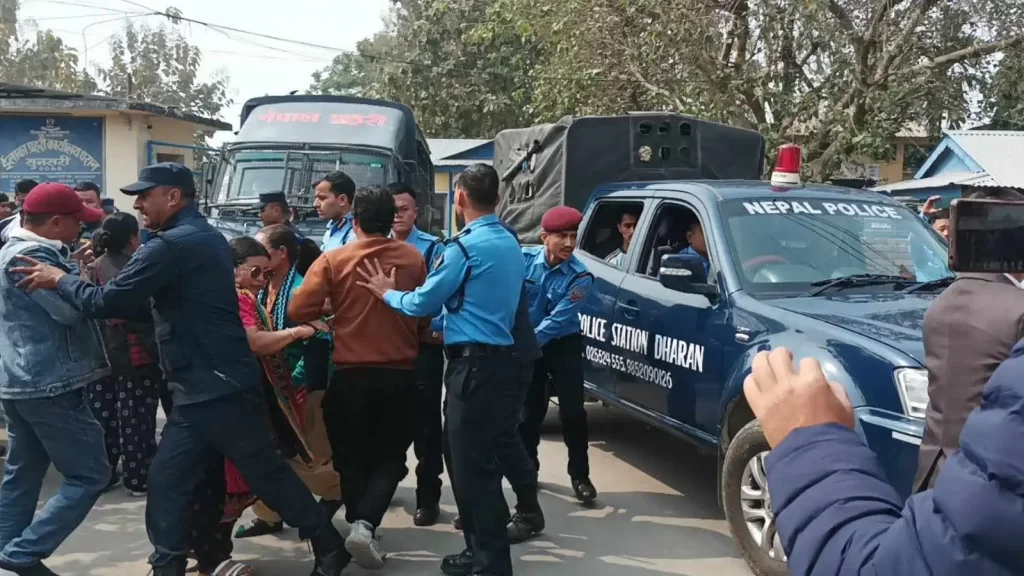 धरानमा प्रहरी र स्थानीयबासीबीच झडप