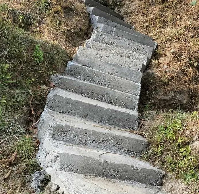 तामाकोशीको मालुमा गोरेटो बाटोको धमाधम स्तरोन्नति