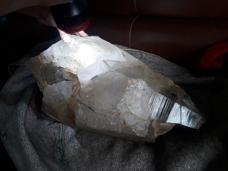 क्वार्ज क्रिस्टल गोरखकाली मन्दिर परिसरमा राखिने