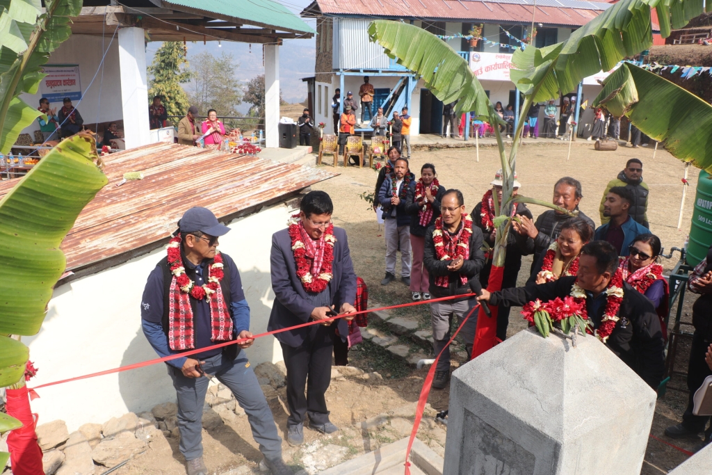 ६ मुहानबाट सङ्कलन गरेर गाउँमा खानेपानी