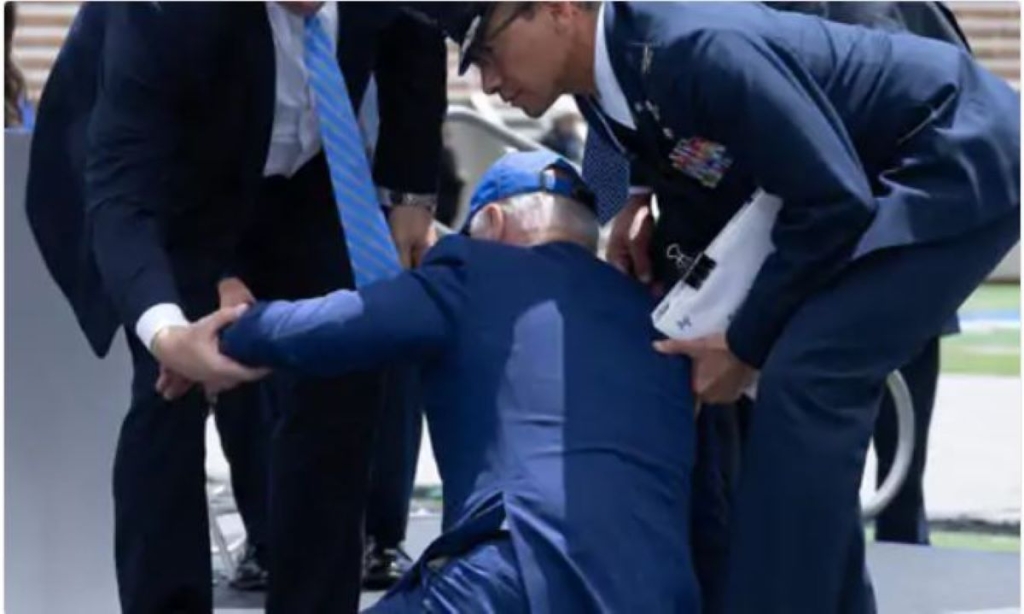 बारम्बार लडेपछि अमेरिकी राष्ट्रपति बाइडेनका लागि बनाइयो बिशेष जुत्ता