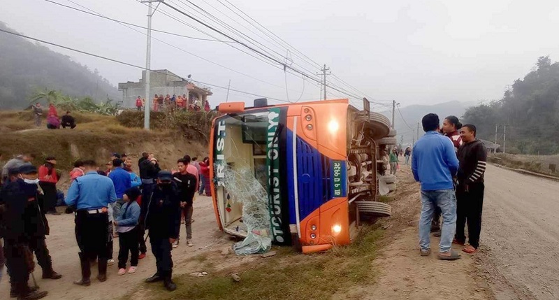 तनहुँमा पर्यटक बस दुर्घटना ; छ जना पर्यटक घाइते
