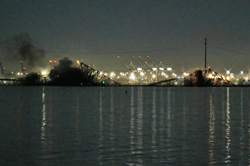 कार्गो जहाज ठोक्किँदा बाल्टिमोरस्थित ‘फ्रान्सिस स्कट ब्रिज’ भत्कियो