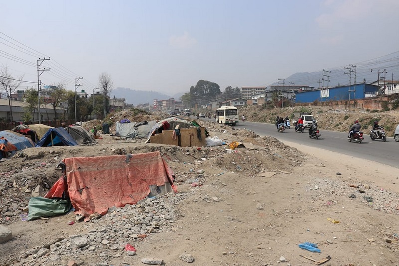 कलङ्की–बसुन्धरा सडक खण्डमा धुलो र खाल्डाखुल्डी, साइट क्लियरु भइसके पनि चिनियाँ पक्षले काम शुरु गरेन