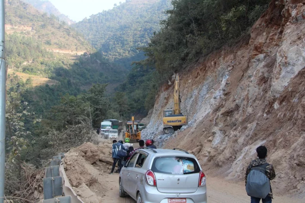 रिडी–तम्घास सडकखण्ड आजदेखि तीन साता बन्द, वैकल्पिक मार्ग प्रयोग गर्न आग्रह