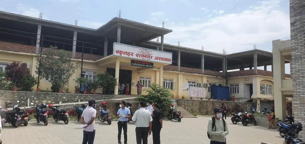 अस्पतालको टिकट काट्ने लाइनमा बसेका युवकको मृत्यु