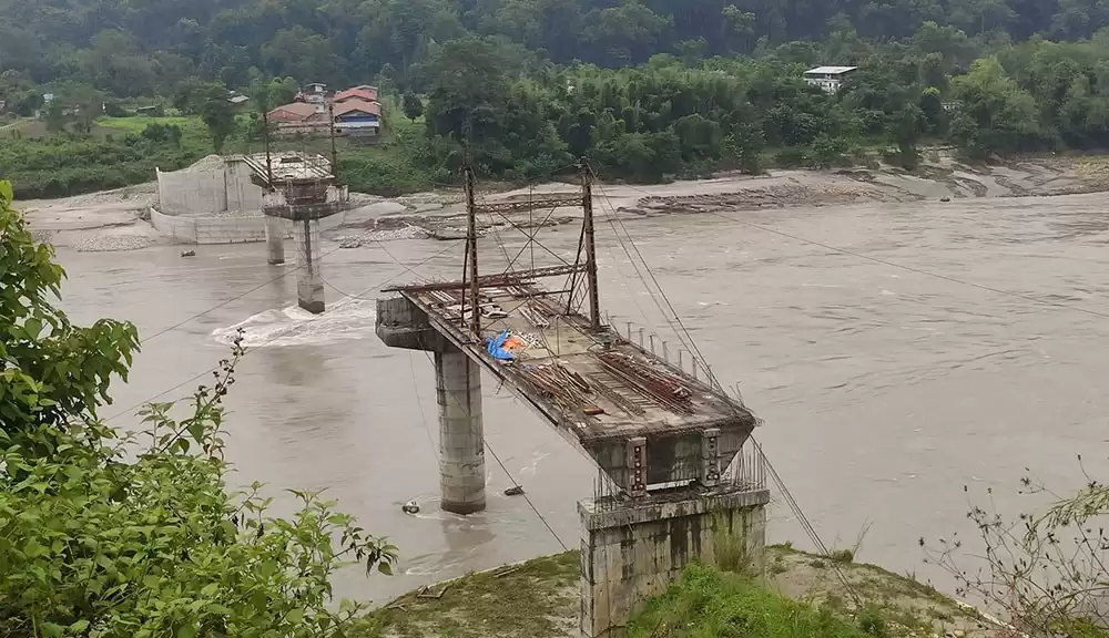 निर्माण सुरु भएको सात वर्षसम्म अझै बनेन पुल
