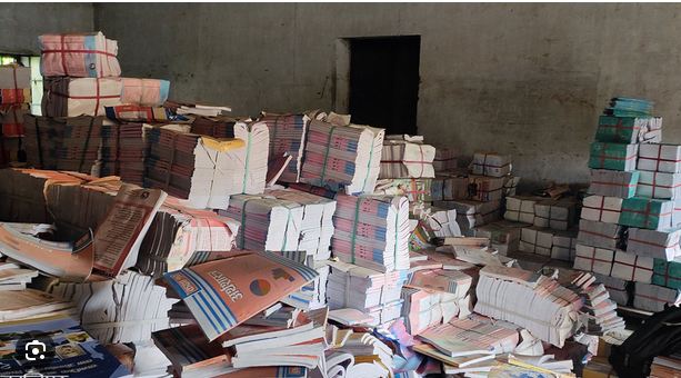 चैतभित्र विद्यालयमा पुस्तक पुर्याउन केन्द्रलाई मन्त्रालयको निर्देशन