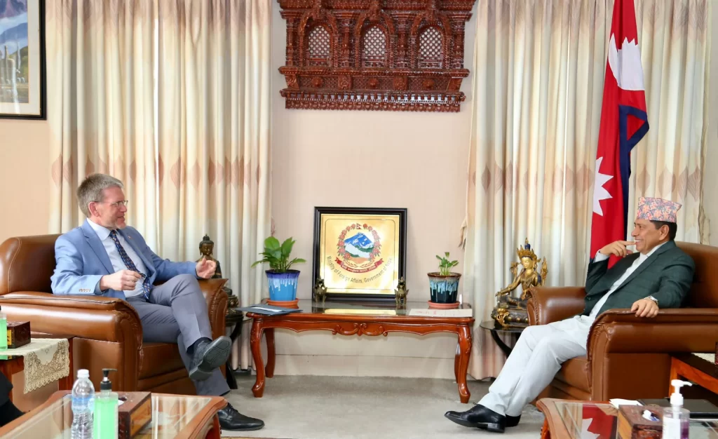 उपप्रधानमन्त्री श्रेष्ठसँग अमेरिकन राजदूत थम्प्सनको भेटवार्ता