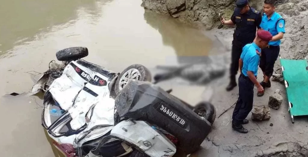 त्रिशूलीमा ट्याक्सी खस्दा बेपत्ता रोकायाको शव फेला