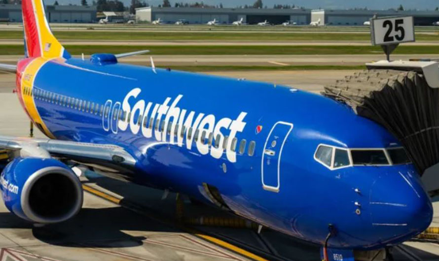 उड्दै गरेको बोइङ विमानको ‘इन्जिनको ढक्कन’ खसेपछि…